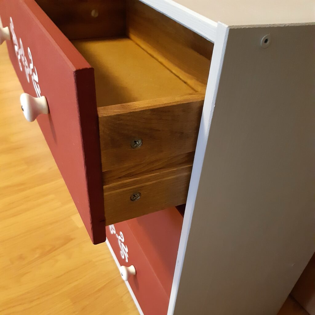 maľovaný nábytok komoda renovácia 2