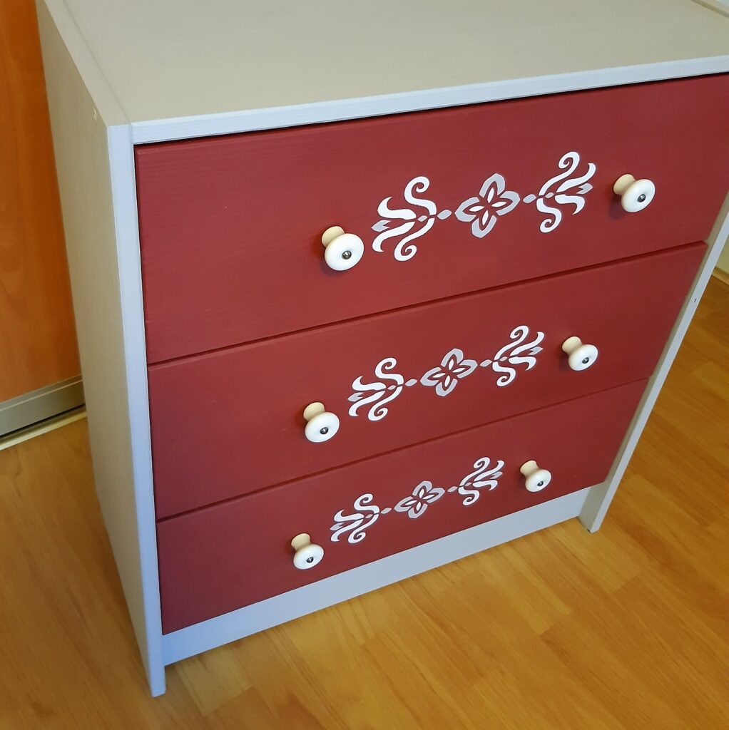 maľovaný nábytok komoda renovácia 3